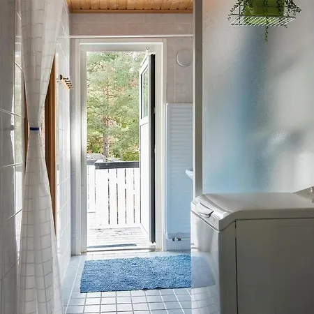 3 Bed Rooms, A Large Living Room With Terrace And Electric Sauna In Raisio,Finland Suitable For Upto 7 People 民宿 *
