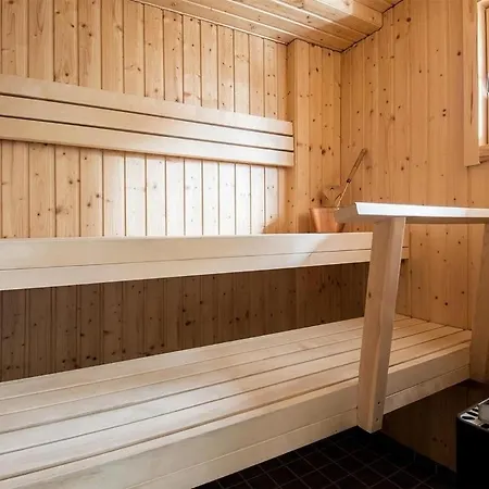 3 Bed Rooms, A Large Living Room With Terrace And Electric Sauna In Raisio,Finland Suitable For Upto 7 People Accommodatie bij particulieren Raisio